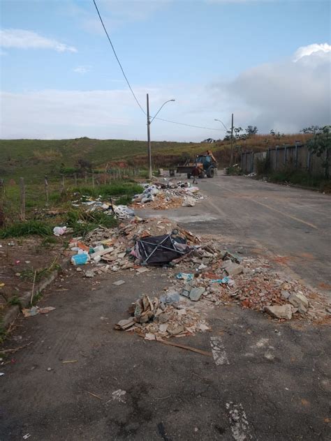 Prefeitura Municipal De Volta Redonda Duzentas Toneladas De Entulhos