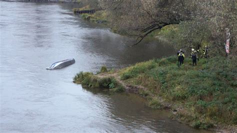 Zwei Tote Nach Thw Bootsungl Ck Auf Der Elbe Der Spiegel