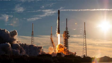 Spacex Réussit Un Amerrissage Historique Avec Le Premier étage Du