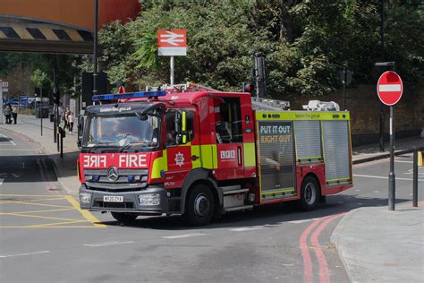 London Fire Brigade DPL 312 WX20ZYA Lewisham Railway S Flickr