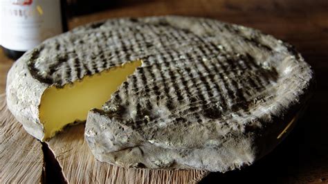 Un Ptit Bout De Fromage Saint Nectaire Fermier Fromage Flickr