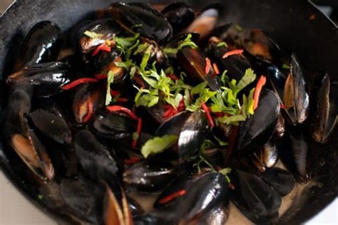 Thai Green Curry Mussels - Chef's Pencil