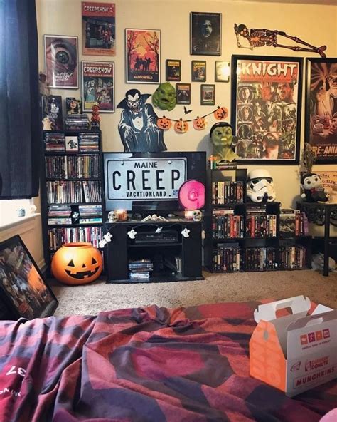 37 Creative Horror Du00e9cor Ideas For Mens Bedroom Halloween Bedroom