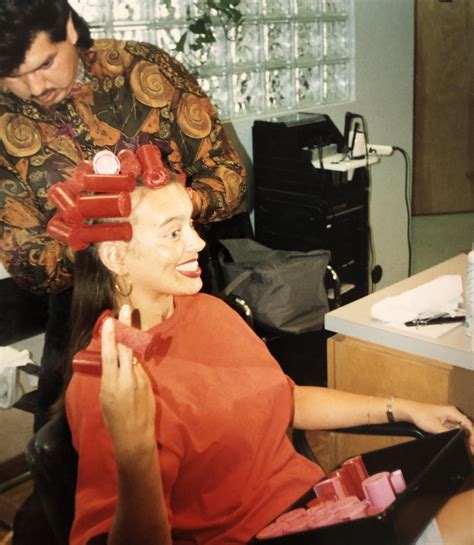 My perfect Mama in the early 90’s : r/OldSchoolCool