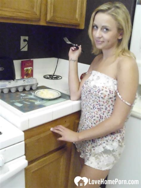 My Wife Really Enjoys Cooking While Naked Pics Xhamster