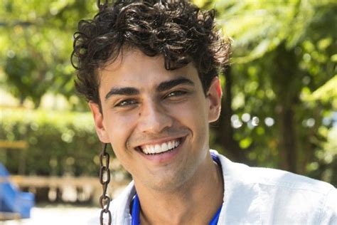 Protagonista gay de Malhação revela ser bi Pessoas estão aceitando Metrópoles