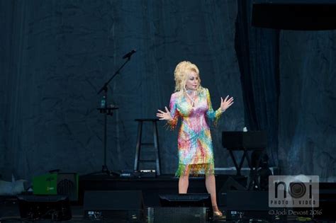 Dolly Parton Performing At Darlings Waterfront Pavilion In Bangor