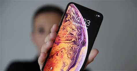 Битва за "яблоко". В России стартовала продажа новых моделей iPhone