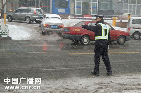 新疆发布暴雪蓝色预警和道路结冰黄色预警滚动新闻中国广播网