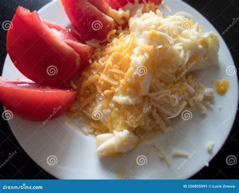 Huevos Revueltos Con Queso Y Verduras Imagen De Archivo Imagen De