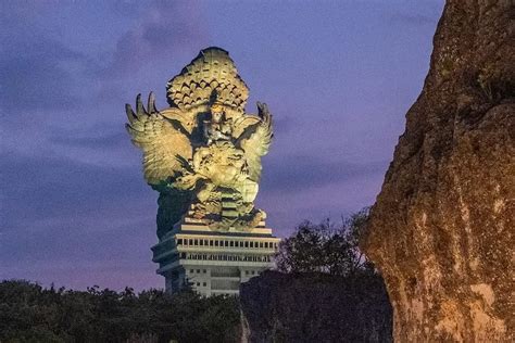 Patung Garuda Wisnu Kencana Karya Megah I Nyoman Nuarta Yang Menjadi