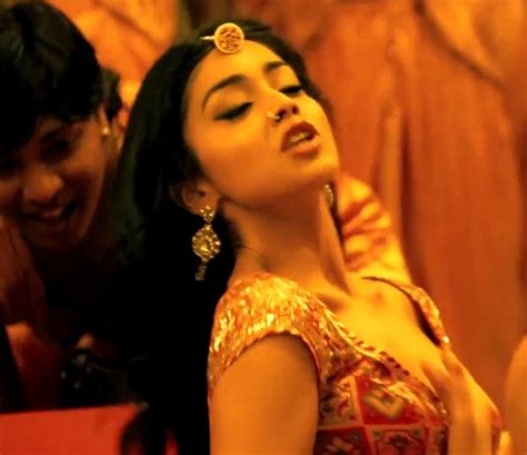 Shriya Saran Nude Pics P Gina