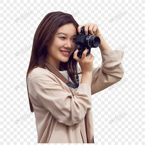 Gambar Atap Perempuan Muda Memegang Kamera Untuk Mengambil Gambar Png