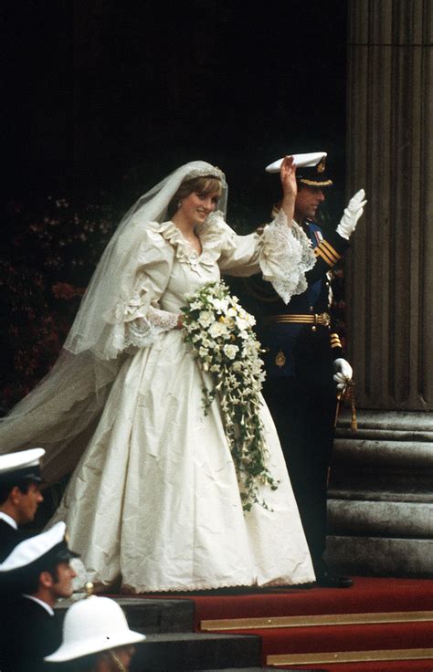 15 Iconic Princess Diana Looks We Love