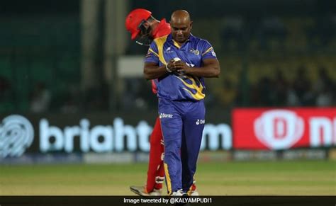 Watch Video Of Sanath Jayasuriya Picks For Wickets For Just Runs In