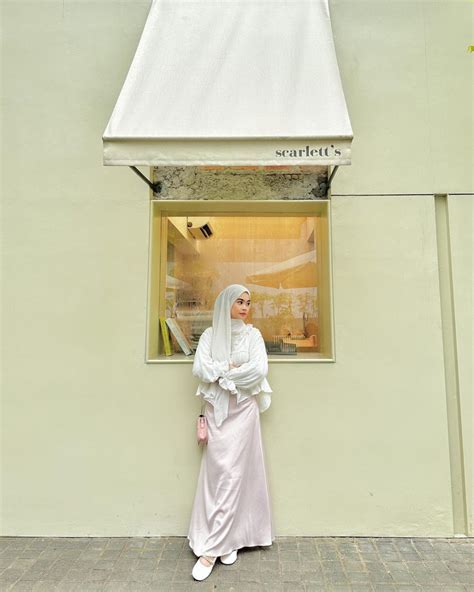 8 OOTD Hijab Nuansa Putih Ala Nola Clara Arsyi Looks Pretty