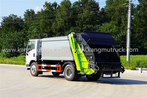 Compression Garbage Truck For Efficient Waste Disposal 5 Cbm HOWO