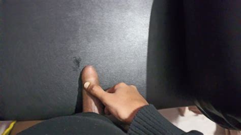 POV 抚摸巨大的静脉鸡巴和射精 Pornhub Gay