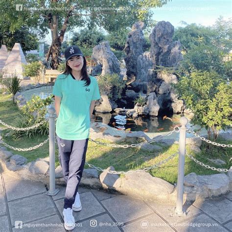 Style Khoe V Ng Eo Con Ki N C A Thanh Nh Ti N O Sinh N M Hot Nh T Tuy N N Vi T Nam