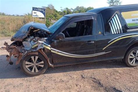 Carro De Funer Ria Corpo Se Envolve Em Acidente No Munic Pio De