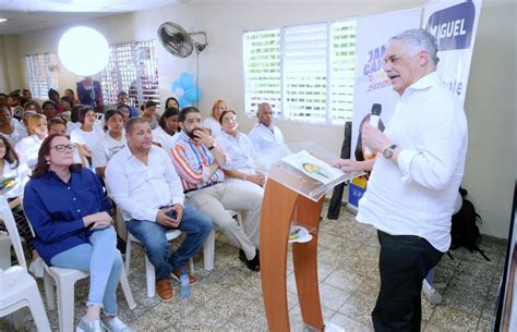 Miguel Vargas Toma De La Mano A Janet Camilo En Sus Aspiraciones A La