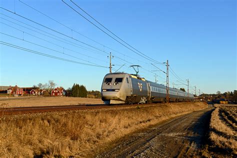 X2000 of SJ between Björnlunda and Stjärnhov