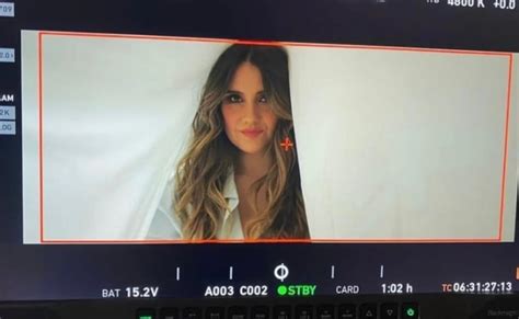 Hot mama Dulce María incendia Instagram con escote cut out