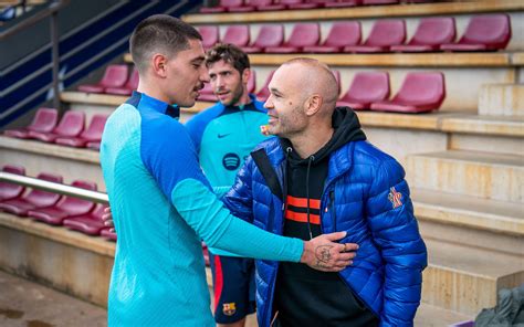 Andrés Iniesta visits squad in training