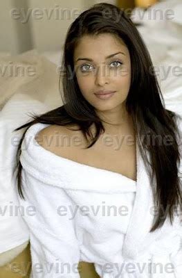 Awesome Hot Aishwarya Rai Hot Romantic Photos