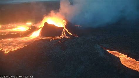 Vid O No Comment En Islande Les Parois D Un Volcan S Effondrent Sous