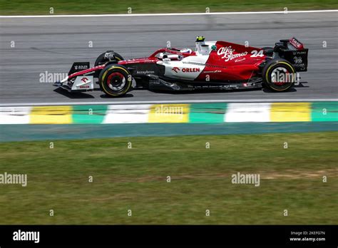 24 ZHOU Guanyu Chi Alfa Romeo F1 Team ORLEN C42 Action Pendant La