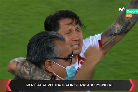 Gianluca Lapadula Celebró Emotivamente Con Canto Del “contigo Perú” El