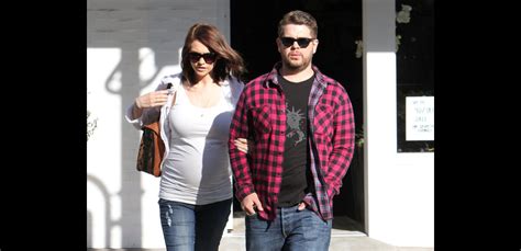 Photo Jack Osbourne et sa fiancée Lisa Stelly enceinte s offrent une