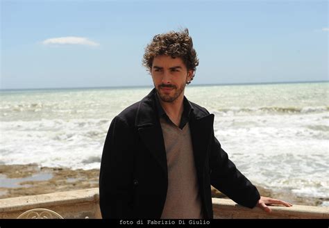 Il Giovane Montalbano Capodanno Trama E Cast Tv Sorrisi E Canzoni