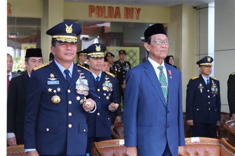 Gubernur Aau Hadiri Upacara Hari Bayangkara Ke Di Mapolda Diy