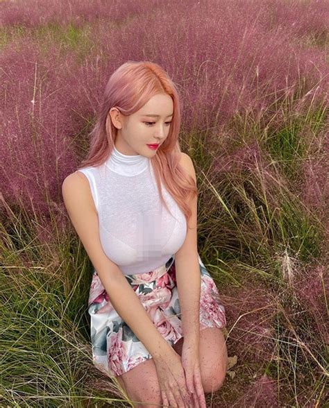 Hot girl Hàn Quốc mặc xuyên thấu khoe vòng một căng đầy ná thở