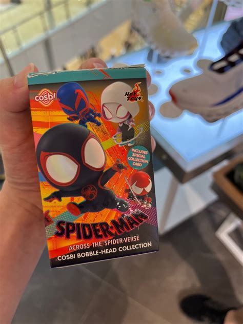 Hot toys spider man SPIDER GWEN figure 興趣及遊戲 玩具 遊戲類 Carousell