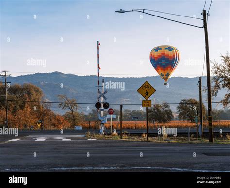 Early morning adventures across Napa Valley in a hot air balloon ...