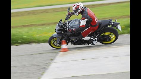 Supersportler Und Naked Bikes Von Bmw Yamaha Und Aprilia Im Konzeptvergleich Motorradonline De