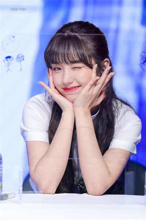 200614 Yeseo @ Yongsan Fansign Event | kpopping