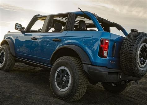 #1 Blue Ford Bronco Off-Road Features [2024]