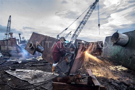 KEMENAKER DORONG PEKERJA INFORMAL DAFTAR BPJS KETENAGAKERJAAN ANTARA Foto