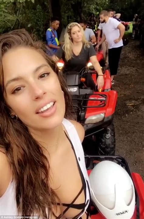 Ashley Graham Displays Her Famous Curves In A Sexy Bikini Daily Mail