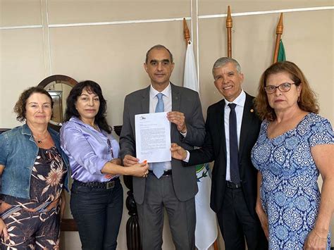 Rj Dirigentes Da Delegacia Sindical Fazem Ato E Cobram Apoio Do