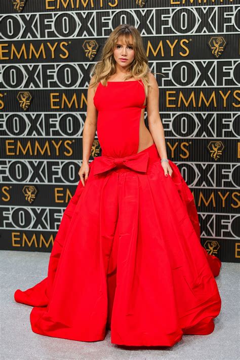 Suki Waterhouse Revela Sexo De Su Beb Su Look En Los Emmys La