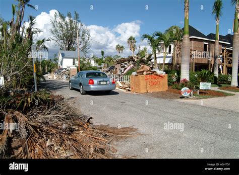 Aftermath and clean up operations Hurricane Charley Captiva Island ...