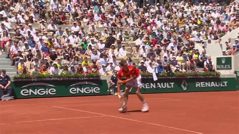 Roland Garros Tsitsipas Verslaat Carbales Baena Na Mislukte Smash Van