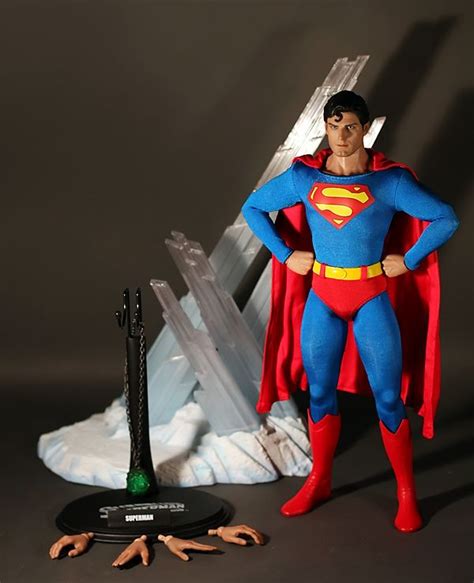 Action Features Toy Talk Review Hot Toys MMS Christopher Reeve Superman Figure