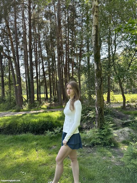 Mira Model Mira Nude OnlyFans Leaks The Fappening Photo FappeningBook