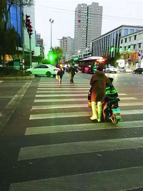 重磅！太原自行车、电动车过斑马线不得骑行！否则人行横道